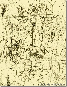 Jesus_graffito-Rome, IIe siècle, un âne crucifié. Le commentaire Alexamenos adore son Dieu suggère que ce dessin raille un Romain converti au christianisme